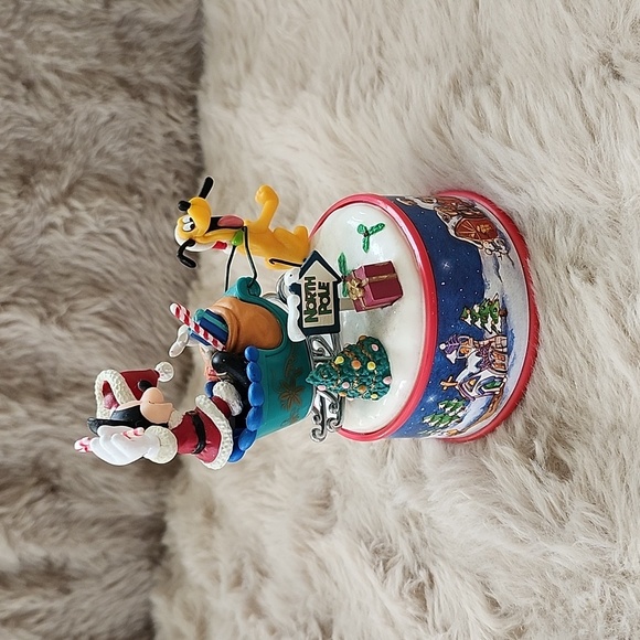 Enesco Disney Jingle Bell Musical decoration Christmas scene Mickey Santa Pluto - Picture 3 of 5